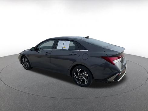 Used 2025 Hyundai Elantra SEL image 10