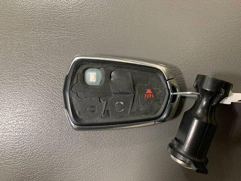 Used 2018 Cadillac XT5 Luxury w/ Driver Awareness Package image 18