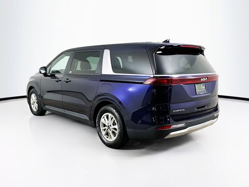 Used 2024 Kia Carnival LX image 5