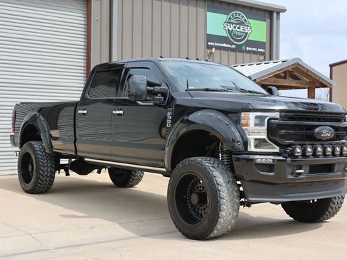 Used 2021 Ford F350 Platinum w/ FX4 Off-Road Package AWD/4WD image 1