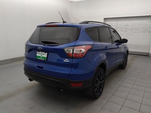 Used 2017 Ford Escape SE w/ SE Sport Appearance Package image 9