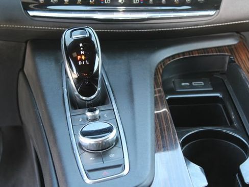 Used 2023 Cadillac Escalade Premium Luxury AWD/4WD image 18
