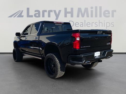 Used 2019 Chevrolet Silverado 1500 High Country w/ Technology Package image 3