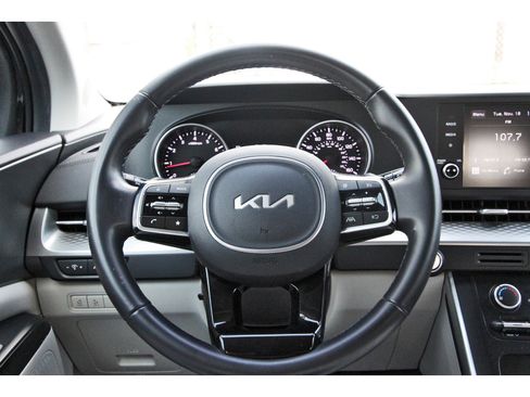Certified 2024 Kia Carnival LX image 15