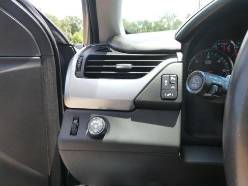 Used 2018 Chevrolet Tahoe LT w/ Luxury Package RWD image 18
