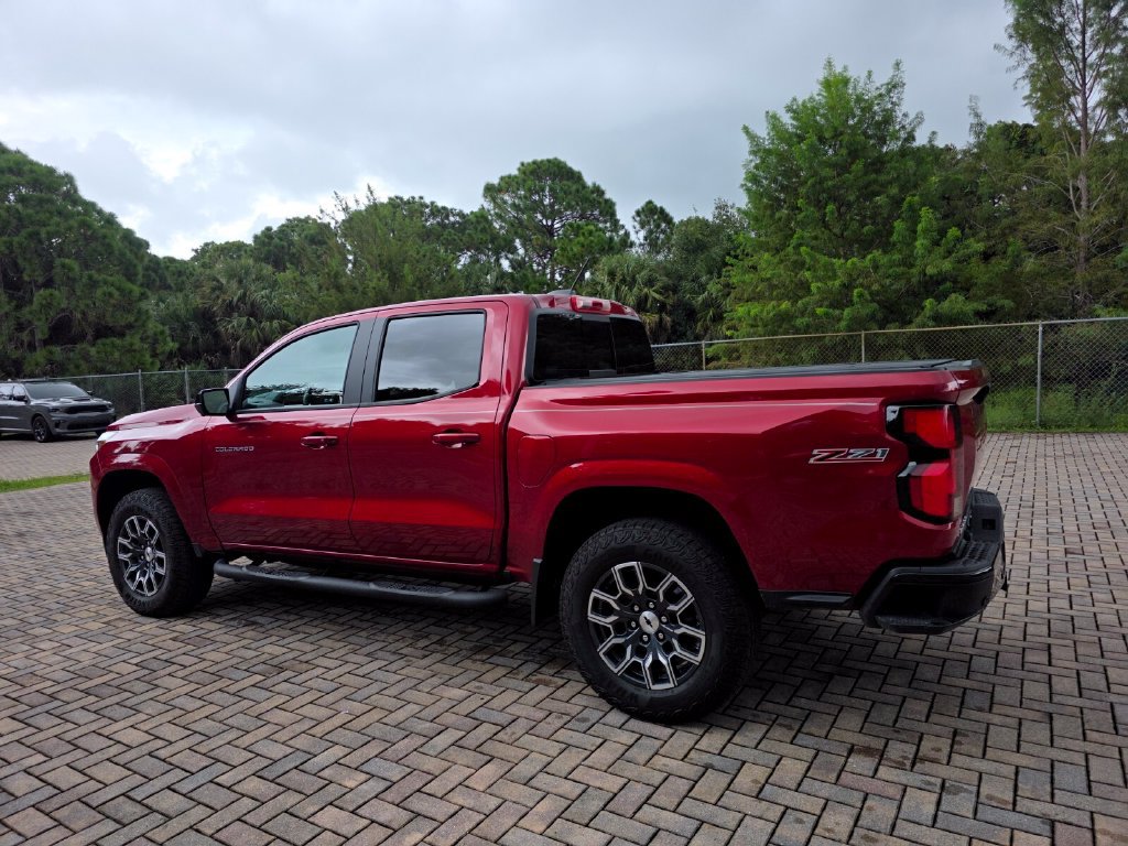 Used 2024 Chevrolet Colorado Z71 w/ Z71 Convenience Package 2 AWD/4WD image 9