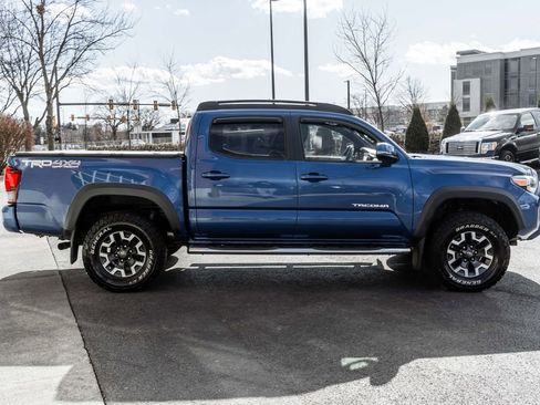 Used 2018 Toyota Tacoma TRD Off-Road image 3