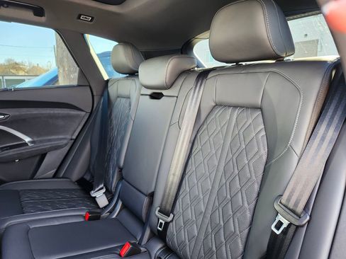 New 2025 Audi SQ5 Prestige image 12