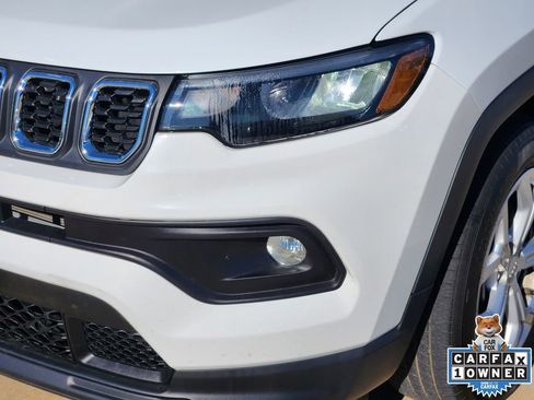 Used 2024 Jeep Compass Latitude image 13