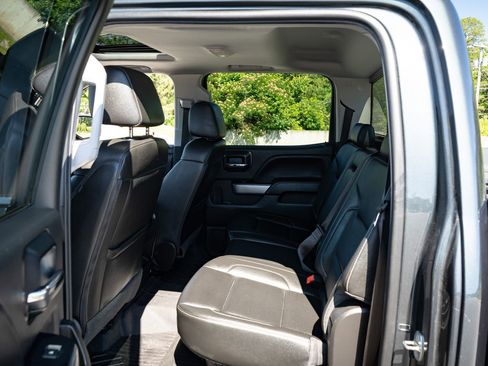 Used 2018 Chevrolet Silverado 1500 LTZ Z71 w/ LTZ Plus Package AWD/4WD image 18