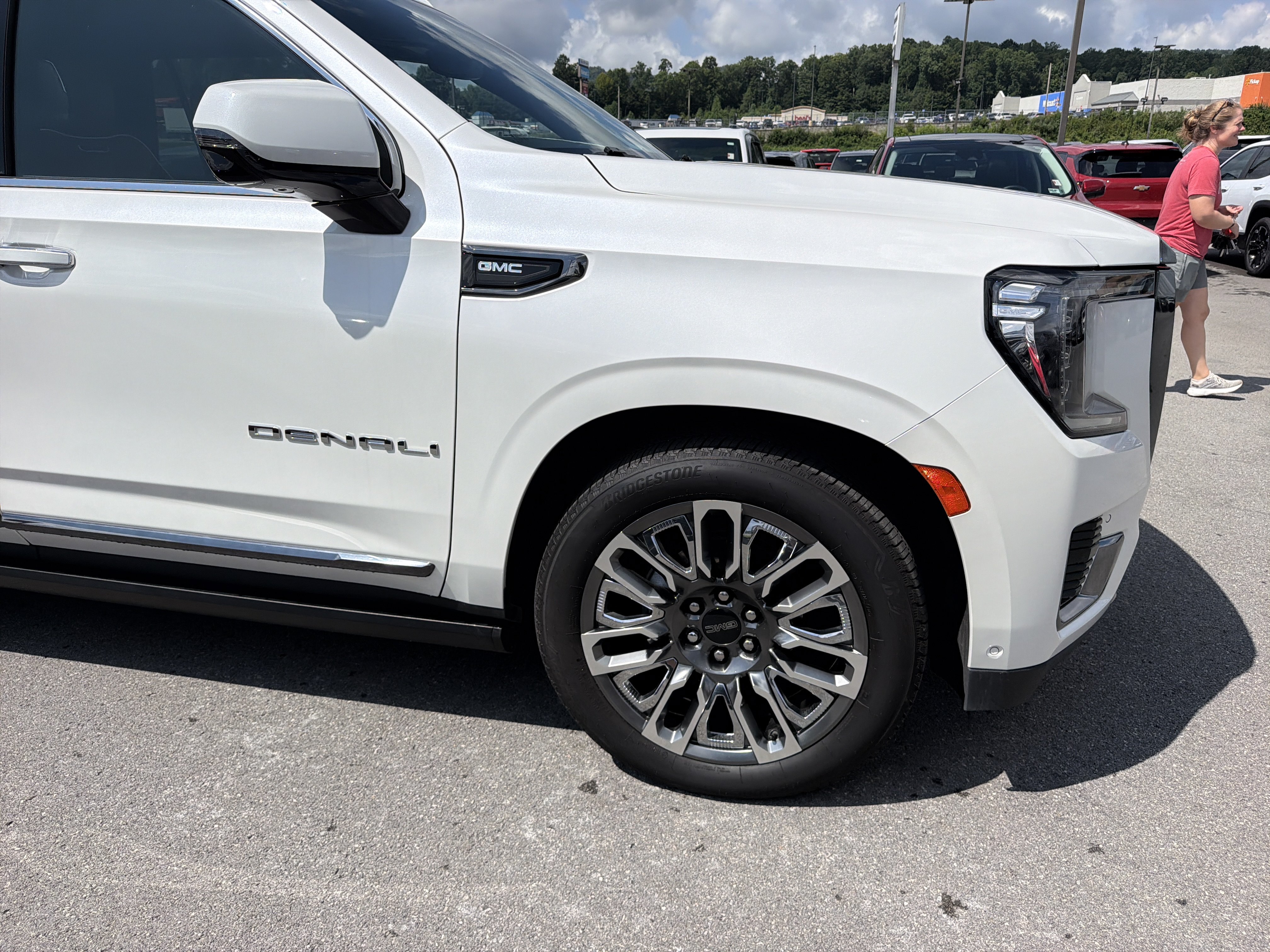 Used 2024 GMC Yukon Denali Ultimate AWD/4WD image 4