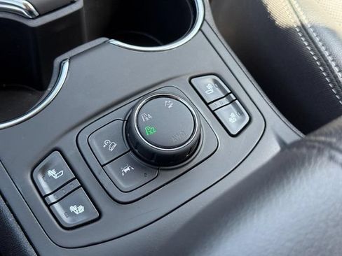 Used 2024 GMC Terrain SLT AWD/4WD image 24