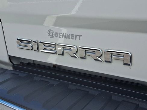 Used 2018 GMC Sierra 1500 SLT AWD/4WD image 28