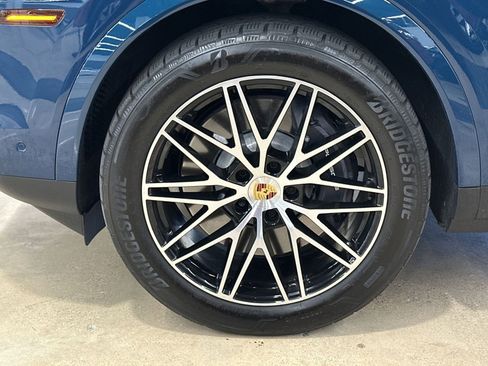Used 2024 Porsche Cayenne image 16