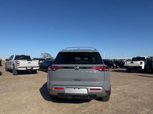 Certified 2025 Nissan Pathfinder Platinum image 19