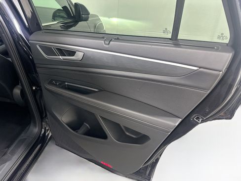 Used 2025 Volkswagen Atlas Cross Sport SE image 30