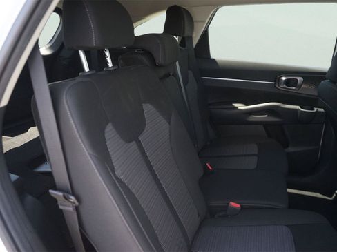 Used 2023 Kia Sorento LX FWD image 16