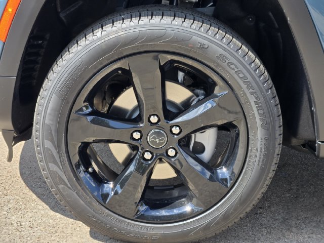 New 2027 Jeep Grand Cherokee Limited RWD image 7