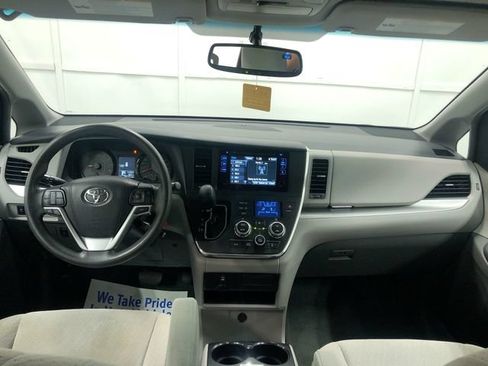 Used 2017 Toyota Sienna LE FWD image 14