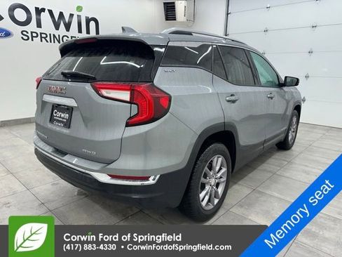 Used 2023 GMC Terrain SLT image 4