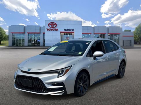 Certified 2024 Toyota Corolla SE FWD image 1