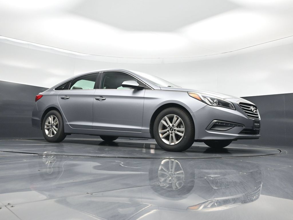 Used 2015 Hyundai Sonata SE w/ Option Group 09 FWD image 3