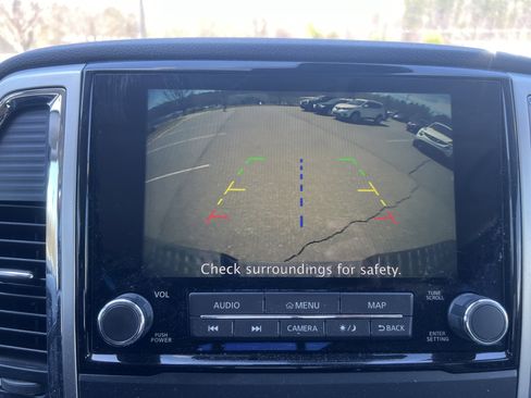 Used 2021 Nissan Titan SV w/ SV Convenience Package image 16