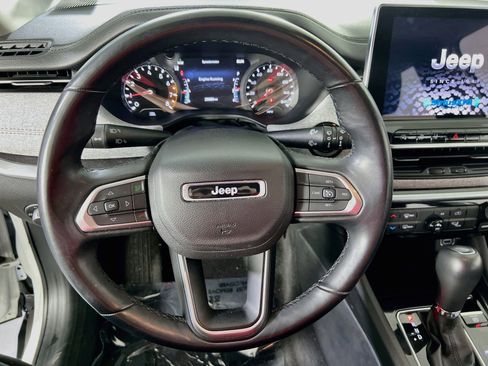 Used 2022 Jeep Compass Latitude w/ Sun and Sound Group AWD/4WD image 11