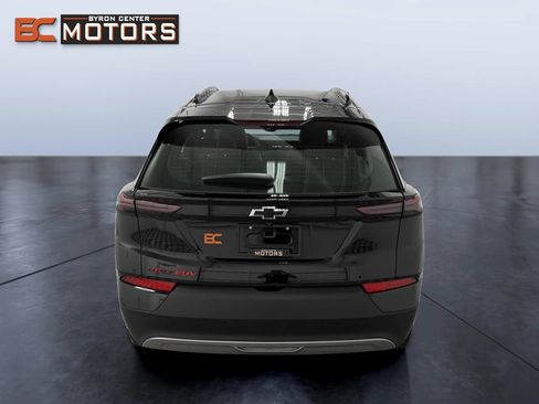 Used 2023 Chevrolet Bolt EUV Premier w/ Super Cruise Package FWD image 5