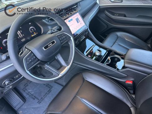 Used 2023 Jeep Grand Cherokee Limited AWD/4WD image 11