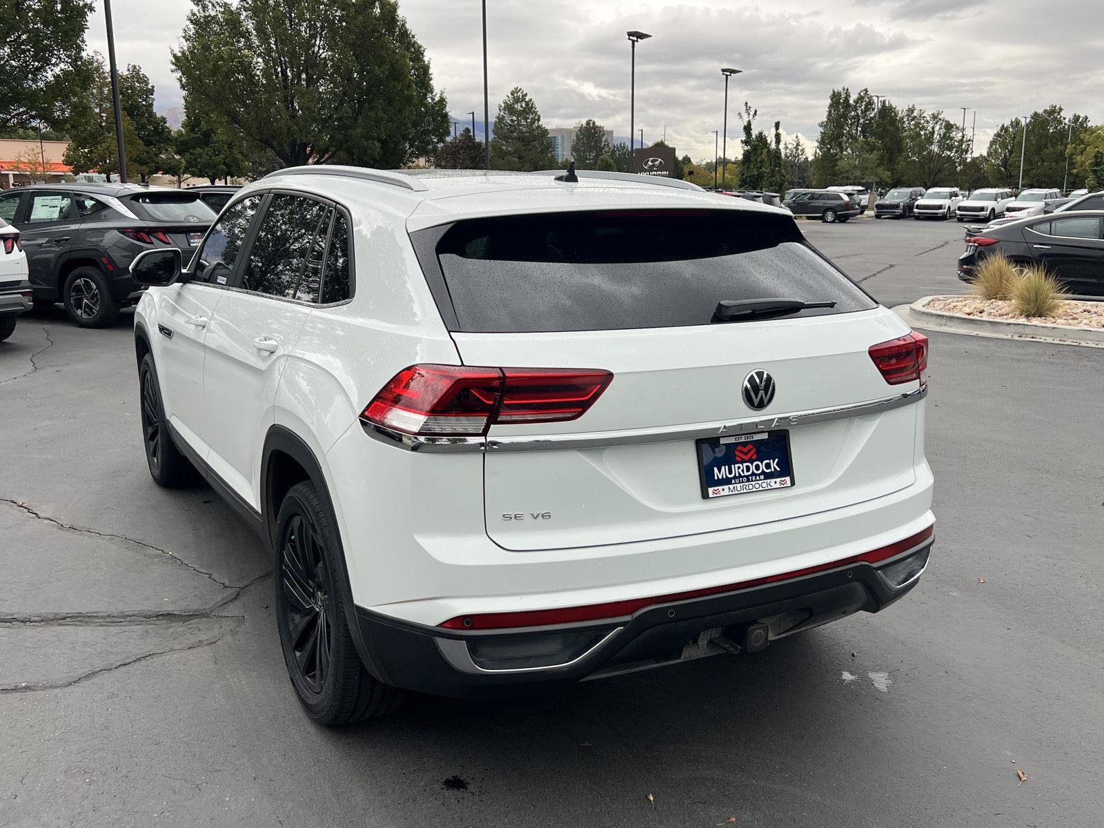 Used 2022 Volkswagen Atlas Cross Sport SE FWD image 17