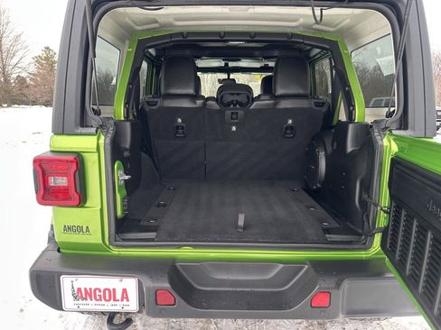 Used 2018 Jeep Wrangler Unlimited Sahara image 6