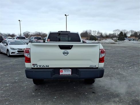 Used 2018 Nissan Titan S image 3