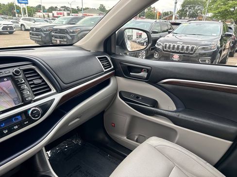 Used 2015 Toyota Highlander Limited AWD/4WD image 29