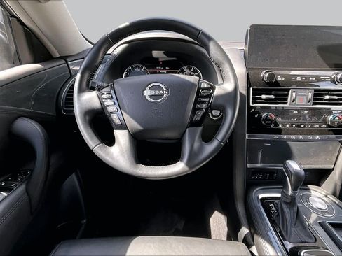 Used 2022 Nissan Armada SV w/ SV Appearance Package RWD image 6