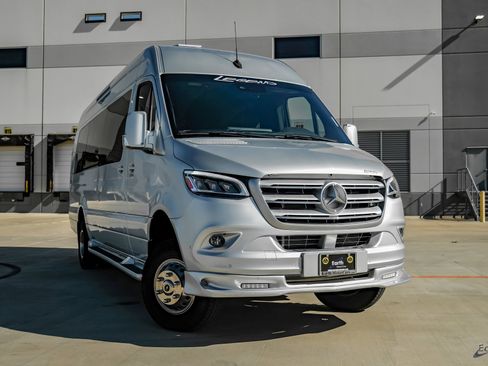 Used 2023 Mercedes-Benz Sprinter 3500 w/ Parking Package image 20