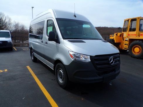 Used 2024 Mercedes-Benz Sprinter 2500 image 3