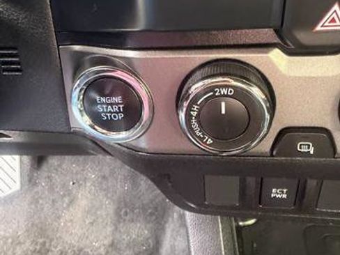 Used 2020 Toyota Tacoma TRD Sport image 14