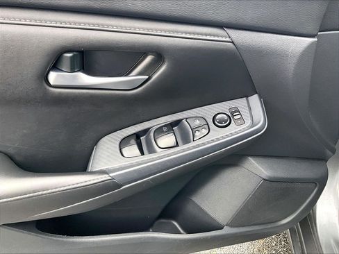 Used 2024 Nissan Sentra SV FWD image 35