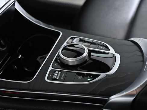 Used 2018 Mercedes-Benz GLC 300 4MATIC image 21