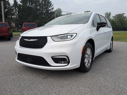 Used 2024 Chrysler Pacifica Touring-L