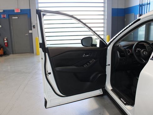 Used 2023 Nissan Rogue SL image 7