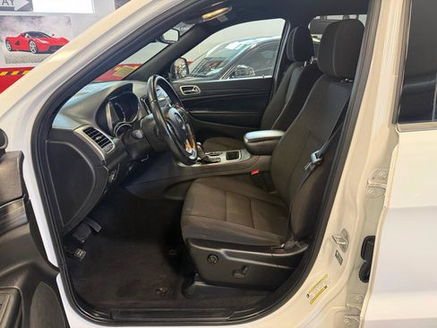 Used 2022 Jeep Grand Cherokee Laredo E AWD/4WD image 25