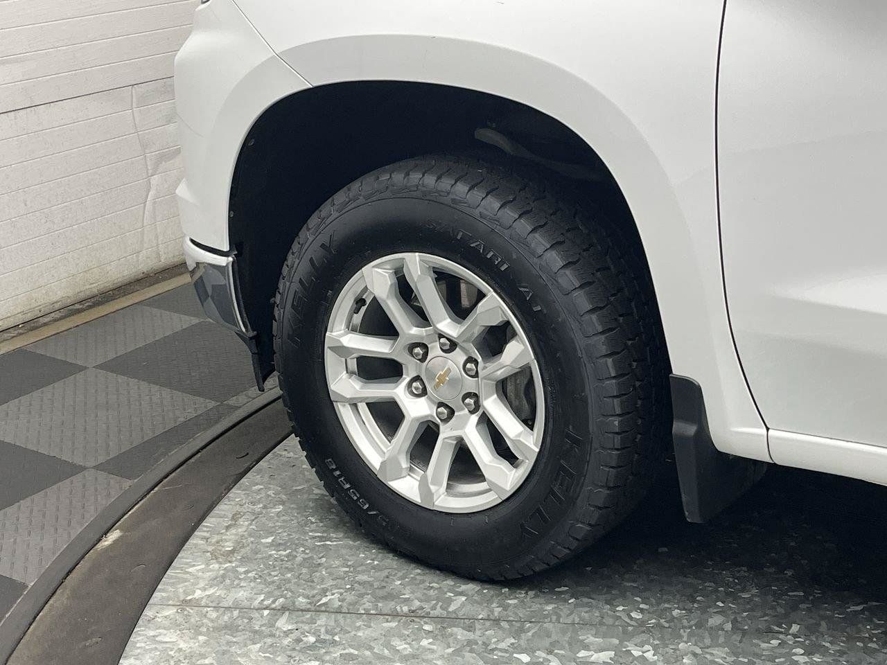Certified 2023 Chevrolet Silverado 1500 LT AWD/4WD image 35