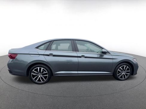 Used 2025 Volkswagen Jetta SE image 16