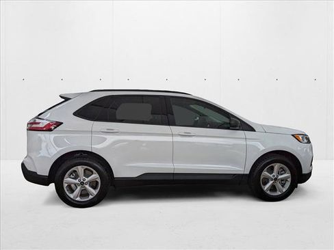 New 2024 Ford Edge SE image 3