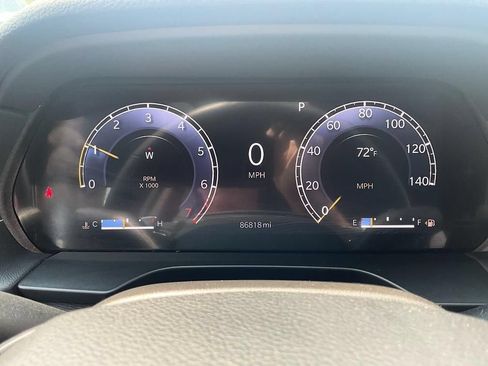 Used 2023 Jeep Grand Cherokee Laredo w/ Luxury Tech Group I AWD/4WD image 6