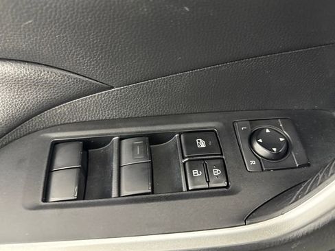 Used 2021 Toyota RAV4 XLE image 19