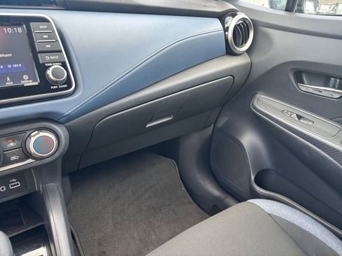 Used 2025 Nissan Versa SV FWD image 33