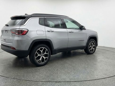 Used 2025 Jeep Compass Limited AWD/4WD image 9